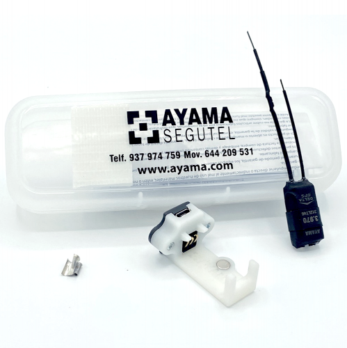 Transmisor/localizador DELTA GPS con base, soporte para pluma y estuche.
